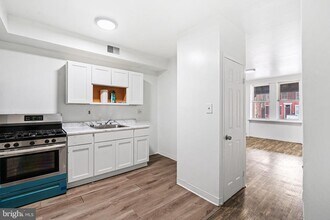 864 N 42nd St in Philadelphia, PA - Building Photo - Building Photo