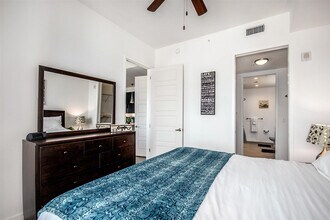 2002 Holcombe Blvd in Houston, TX - Building Photo - Building Photo