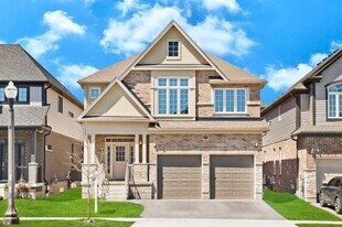 325 Sedgewood St in Kitchener, ON - Building Photo