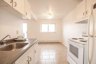 Juniper Apartments in Guelph, ON - Building Photo - Building Photo