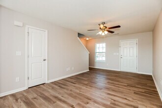 1933 Eastway Dr in Dallas, NC - Building Photo - Building Photo