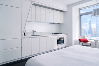 101 Greenwich St in New York, NY - Building Photo - Building Photo