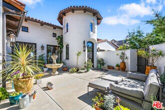 6934 Grasswood Ave in Malibu, CA - Building Photo - Building Photo