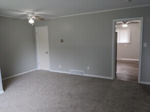 61 Pine Ct in Crystal Lake, IL - Building Photo - Building Photo