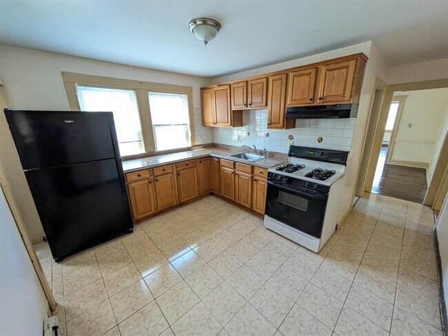 595 Fellsway W, Unit 1A, Unit 1A