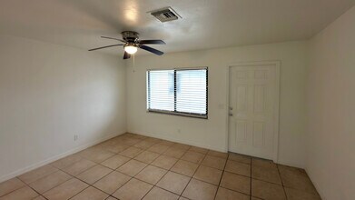 11470 Char Ann Dr in Ft. Myers, FL - Building Photo - Building Photo