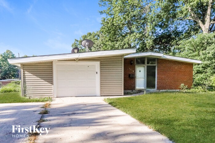 1211 NE 67th St in Kansas City, MO - Building Photo