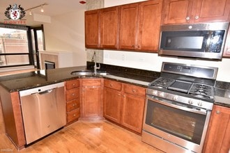1212 N Wells St-Unit -Apt 406 in Chicago, IL - Building Photo - Building Photo