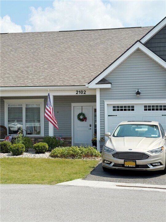 1282 Lehigh Station Rd in Henrietta, NY - Building Photo