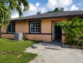 1262 NW 71st St in Miami, FL - Building Photo - Building Photo