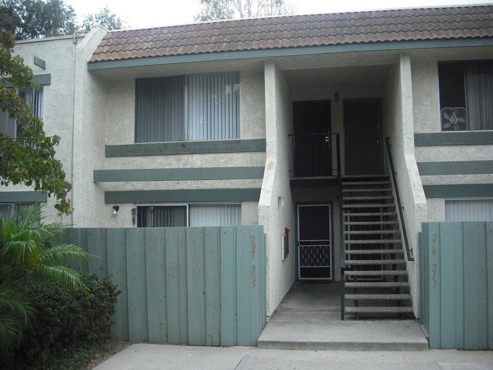 207 W Channel Islands Blvd in Port Hueneme, CA - Building Photo