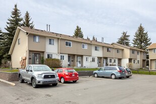 Rundlemere Court in Calgary, AB - Building Photo
