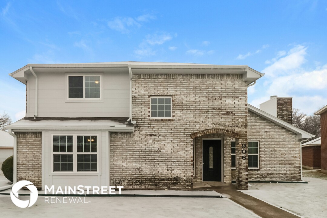 906 Tracy Ct in Duncanville, TX - Building Photo