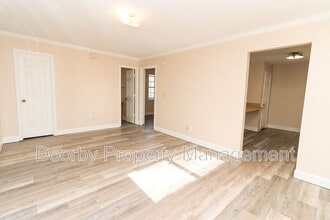 5102 Highway 58 in Chattanooga, TN - Foto de edificio - Building Photo