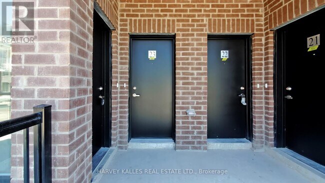 3566 Colonial Dr in Mississauga, ON - Building Photo - Building Photo