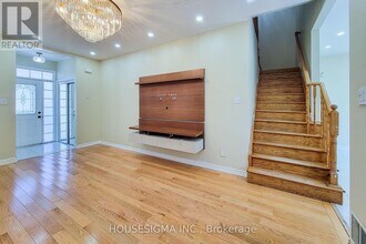 69 Peachwood Crescent in Hamilton, ON - Building Photo - Building Photo