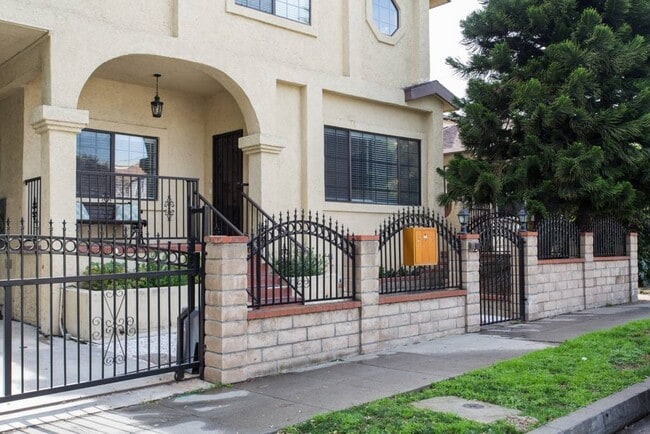 4342 Price Street, Unit A, Unit Los Feliz, Unit A in Los Angeles, CA - Foto de edificio - Building Photo