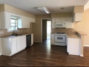 527 N Avenue Y in Clifton, TX - Building Photo - Building Photo