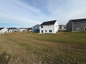 4266 Tingle Dr in Shelbyville, KY - Building Photo - Building Photo