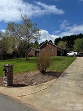 186 Chesterfield Dr in Taylorsville, NC - Building Photo - Building Photo