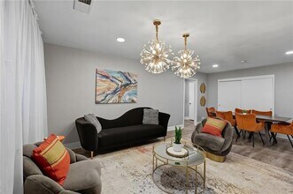 3645 Peachtree Rd NE, Unit 204 in Atlanta, GA - Building Photo - Building Photo
