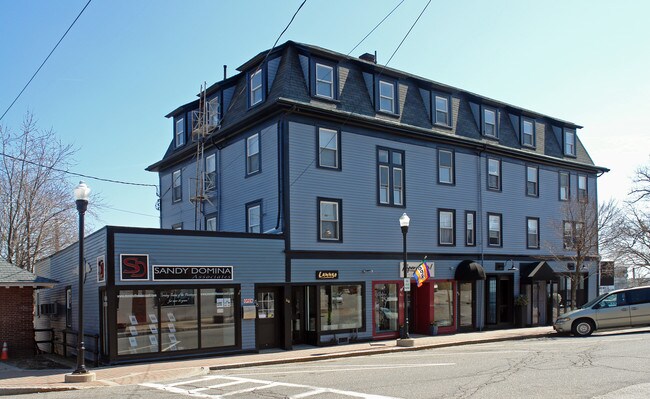60-68 Wallingford Sq in Kittery, ME - Building Photo - Building Photo