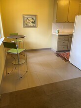 3833 Maybelle Ave, Unit 4 in Oakland, CA - Foto de edificio - Building Photo
