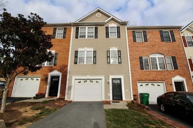 2911 Diamond Spring Ln in Rockingham, VA - Building Photo - Building Photo