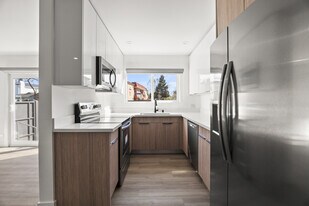 8777 Cadillac Ave, Unit 1 in Los Angeles, CA - Building Photo