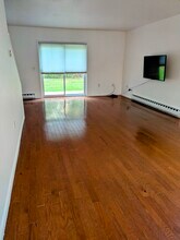 35 Brickyard Rd, Unit #33 in Essex Junction, VT - Foto de edificio - Building Photo