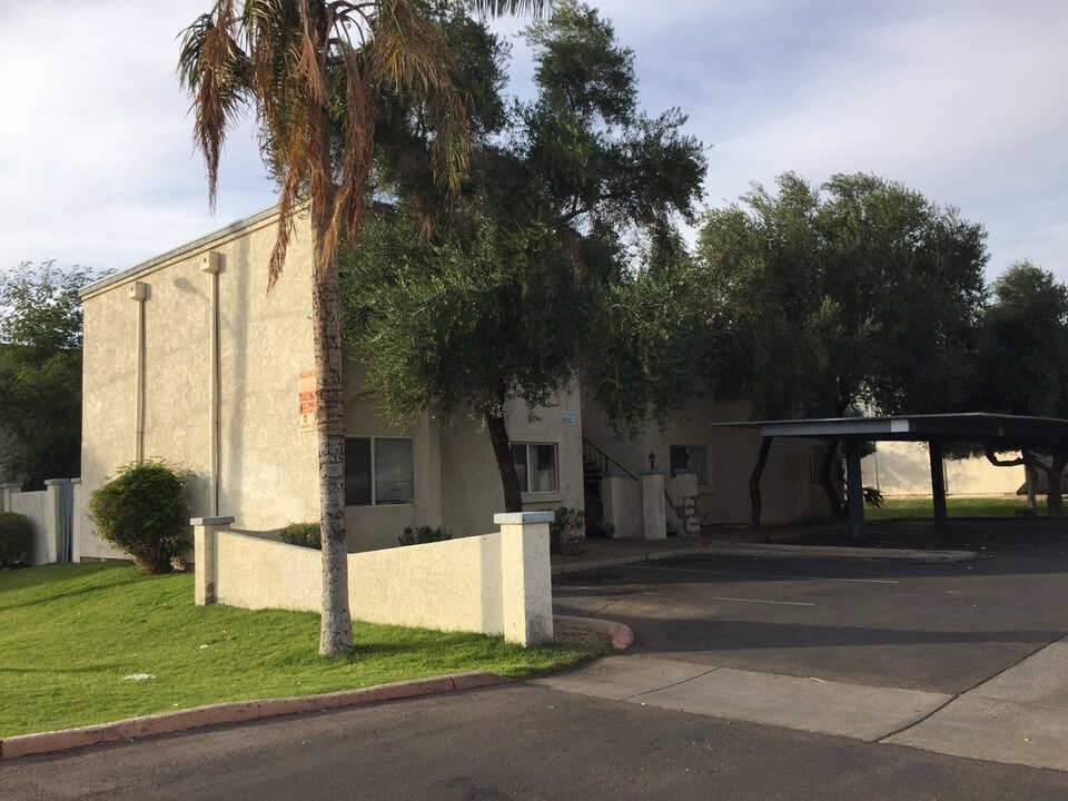 1554 W Sahuaro Dr in Phoenix, AZ - Foto de edificio