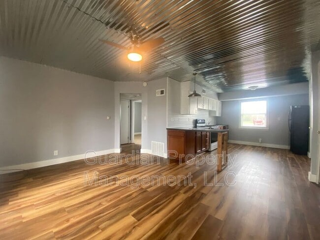 property at 519.5 W 8th St