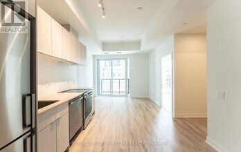 1660 Bloor St W in Toronto, ON - Building Photo - Building Photo