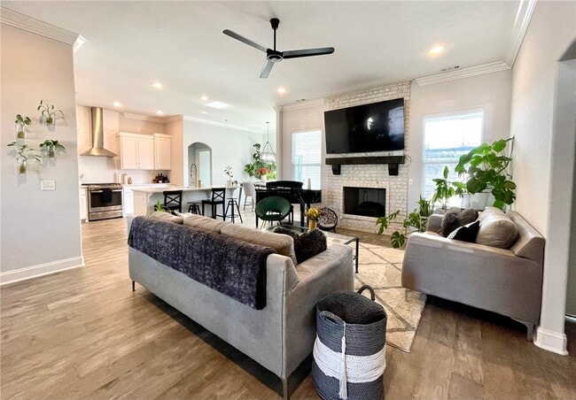 property at 2014 W Chandler Ave