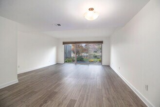 614 Peninsula Ct in Ann Arbor, MI - Building Photo - Building Photo