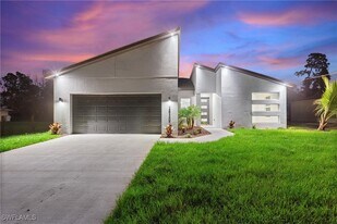 3584 Laslo Ave in North Port, FL - Building Photo