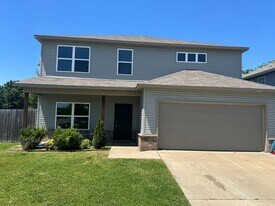 5110 W Claxton Cir in Fayetteville, AR - Building Photo