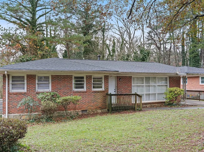 property at 3243 Pinehill Dr