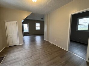 3234 W 90th St-Unit -Down in Cleveland, OH - Building Photo - Building Photo