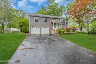 4 Yorkshire Dr in Jackson Township, NJ - Building Photo - Building Photo