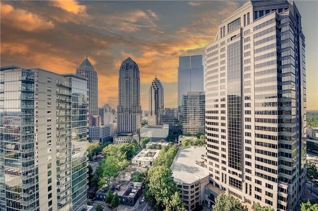 1080 Peachtree St NE in Atlanta, GA - Building Photo - Building Photo