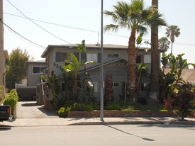 6238 Whitsett Ave Apartments