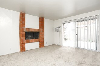 Pine Terrace Apartments in Concord, CA - Foto de edificio - Interior Photo