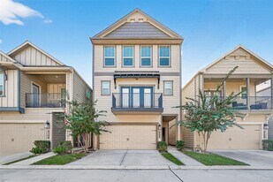 10949 Cannes Memorial Dr in Houston, TX - Building Photo