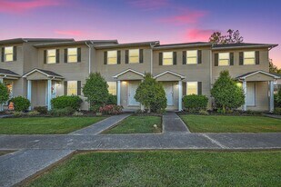 2305 S Greenwood Dr in Johnson City, TN - Building Photo