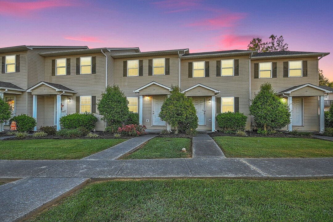 2305 S Greenwood Dr in Johnson City, TN - Building Photo