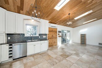 2404 Barton Skyway in Austin, TX - Building Photo - Building Photo