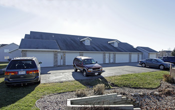 Oakview Garden Apartments in Sun Prairie, WI - Building Photo - Building Photo