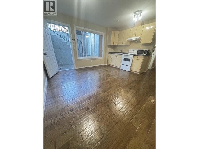 2111 Fraserview Dr in Vancouver, BC - Building Photo - Building Photo