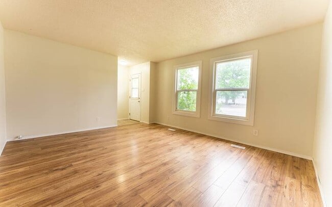 809 Steeves Ave in Saskatoon, SK - Building Photo - Building Photo